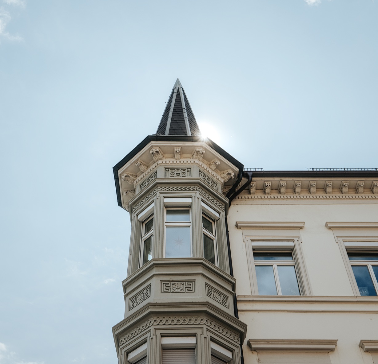 Historischer Erker eines Freiburger Altbaus